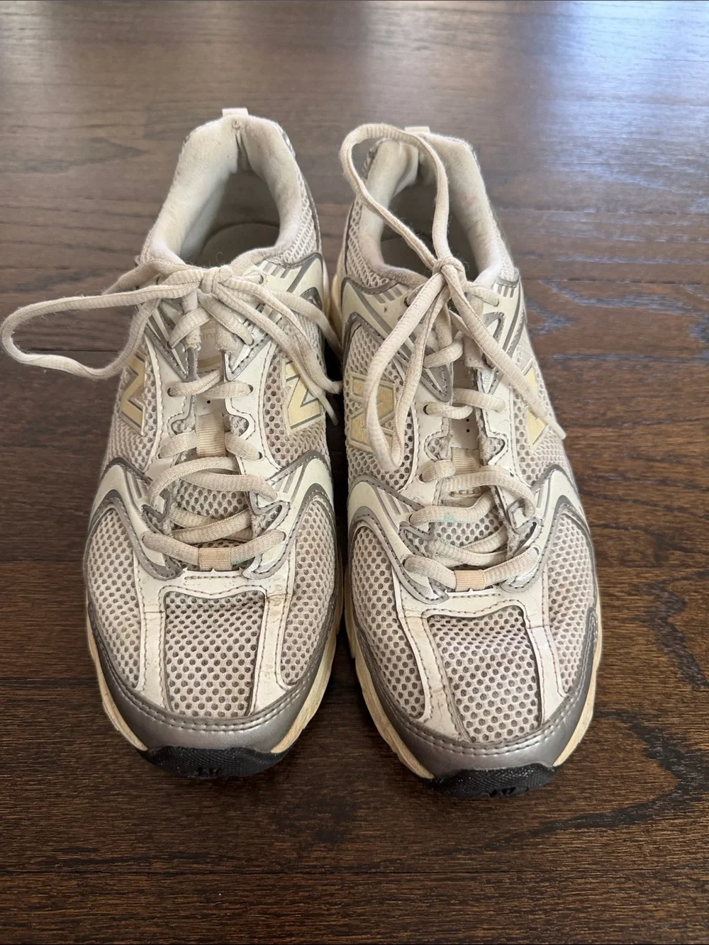 New Balance Women's Beige/Gray Athletic Sneakers Size 7